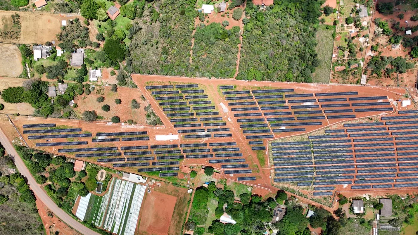 Usina fotovoltaica de solo
